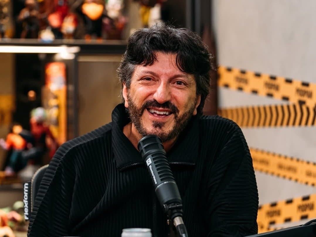Lito a frente do microfone